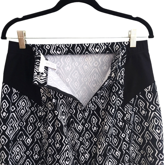 CHICOS Stretchy Cotton Blend Skirt - Picture 6 of 7